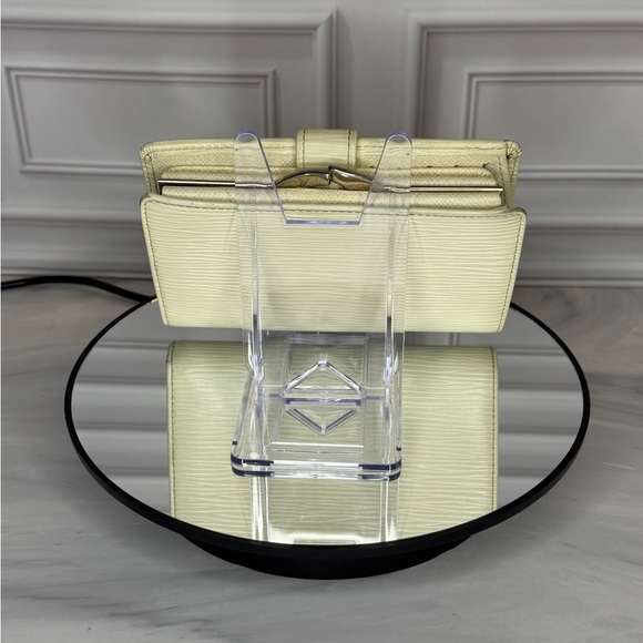 Louis Vuitton White Epi Kisslock Wallet | Vintage LV Coin Purse | Authentic - Picture 3 of 12